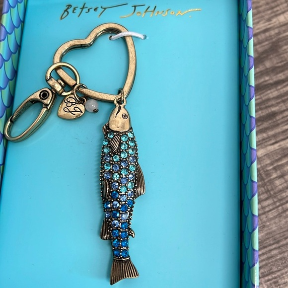 Betsey Johnson | Fish Bag Charm with Heart Ring 🐟 - Picture 3 of 6